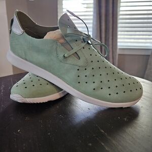 Nurture Jaquee Perforated Suede Comfort Sneakers Shoes Lotus Green Women’s Sz 10